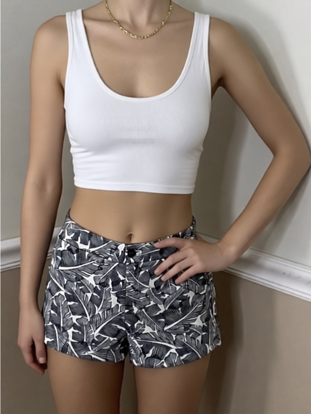 💚 5 for $25! Banana Republic Navy and White Leaf-Print Cotton Shorts